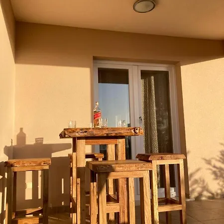 Helena Apartment *