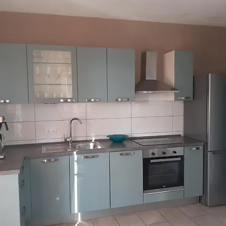 Helena Apartament *