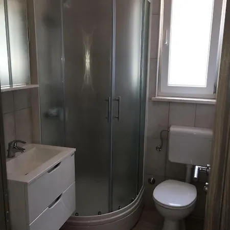 Helena Apartment *
