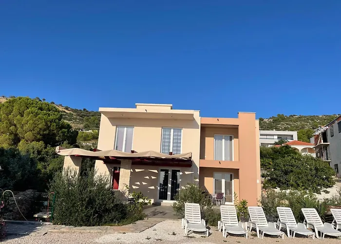 Helena Daire Rogoznica (Sibenik-Knin)