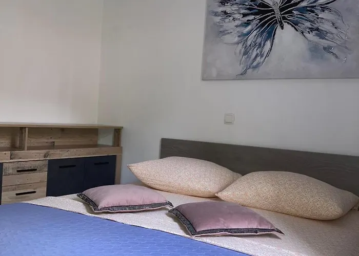 Helena Rogoznica (Sibenik-Knin)